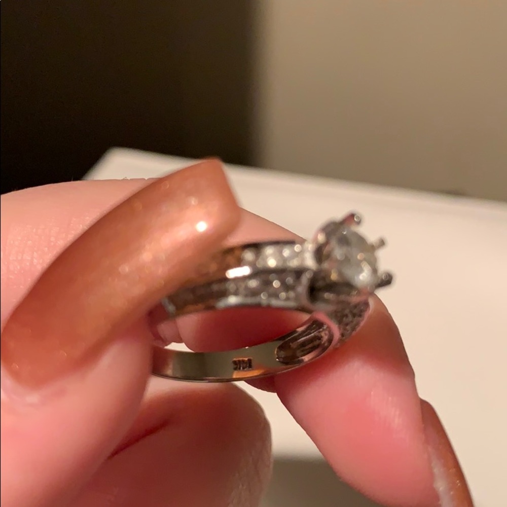 Engagement ring - Picture 5 of 5